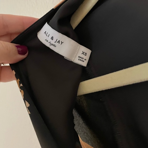 Like NEW Ali + Jay Romper 🧡 - Picture 6 of 6